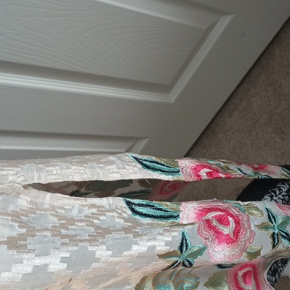 AGHA NOOR Pakistani/INDIAN DRESS 100% SILK with silk embroidery on bottom. - Picture 9 of 16